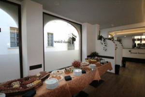 locanda ticinese vetrine e sala
